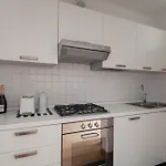 Cv5 - Center - Wide Modern Walking Distance To The Station To Cinque Terre And 5 Mins Walk To The Center - Big Terrace On The Roofs *