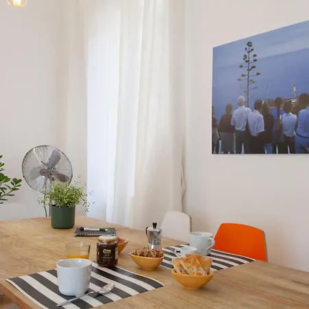 Cv5 - Center - Wide Modern Walking Distance To The Station To Cinque Terre And 5 Mins Walk To The Center - Big Terrace On The Roofs *