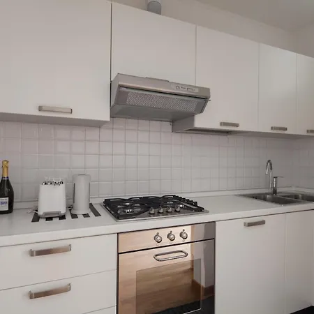 Cv5 - Center - Wide Modern Walking Distance To The Station To Cinque Terre And 5 Mins Walk To The Center - Big Terrace On The Roofs *