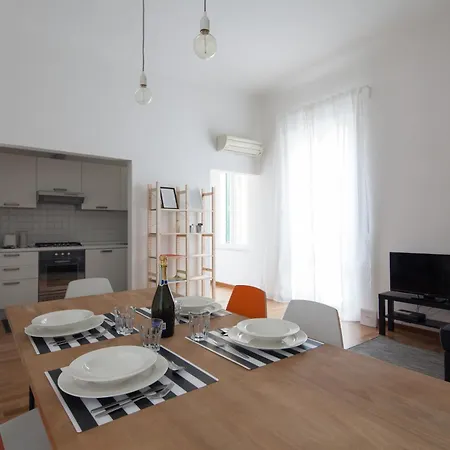 Appartement Cv5 - Center - Wide Modern Walking Distance To The Station To Cinque Terre And 5 Mins Walk To The Center - Big Terrace On The Roofs