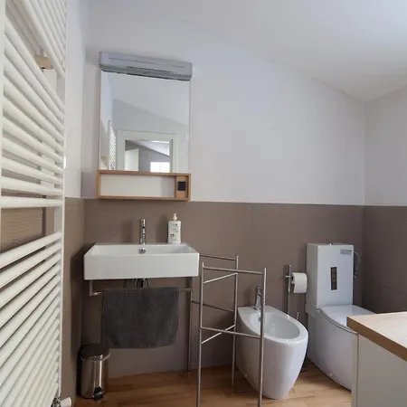 Cv5 - Center - Wide Modern Walking Distance To The Station To Cinque Terre And 5 Mins Walk To The Center - Big Terrace On The Roofs La Spezia