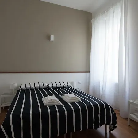 Cv5 - Center - Wide Modern Walking Distance To The Station To Cinque Terre And 5 Mins Walk To The Center - Big Terrace On The Roofs