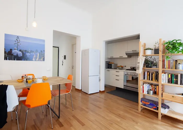 Cv5 - Center - Wide Modern Walking Distance To The Station To Cinque Terre And 5 Mins Walk To The Center - Big Terrace On The Roofs *