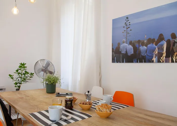 Cv5 - Center - Wide Modern Walking Distance To The Station To Cinque Terre And 5 Mins Walk To The Center - Big Terrace On The Roofs *