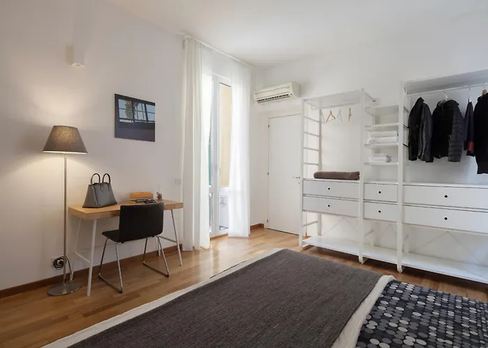 Cv5 - Center - Wide Modern Walking Distance To The Station To Cinque Terre And 5 Mins Walk To The Center - Big Terrace On The Roofs