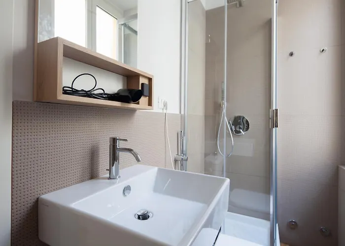 Cv5 - Center - Wide Modern Walking Distance To The Station To Cinque Terre And 5 Mins Walk To The Center - Big Terrace On The Roofs דירה