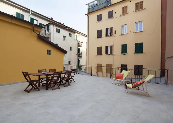 Cv5 - Center - Wide Modern Walking Distance To The Station To Cinque Terre And 5 Mins Walk To The Center - Big Terrace On The Roofs *