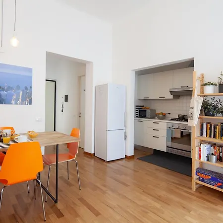 Cv5 - La Spezia City Center - Wide Modern Apartment Walking Distance To The Station To Cinque Terre And 5 Mins Walk To The City Center - Big Terrace On The Roofs *