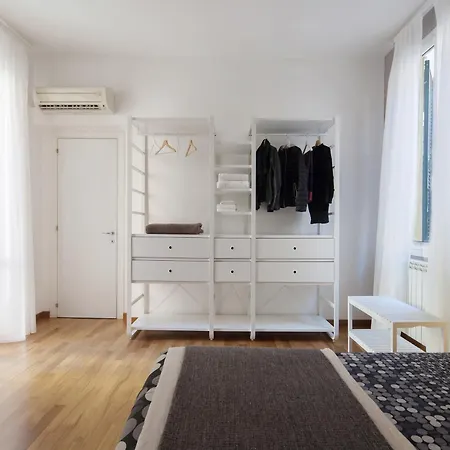 Appartement Cv5 - Center - Wide Modern Walking Distance To The Station To Cinque Terre - Big Terrace On The Roofs La Spezia