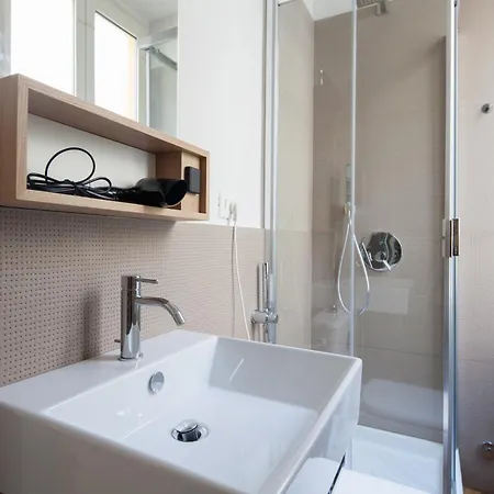 Cv5 - Center - Wide Modern Walking Distance To The Station To Cinque Terre - Big Terrace On The Roofs Appartement